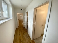 Vác Üzlethelyiség 2