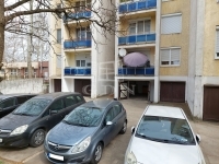 Tiszavasvári 车库 3