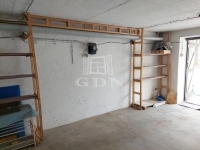 Tiszavasvári 车库 2