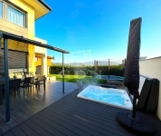 Törökbálint Совмещенный дом 32