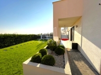 Törökbálint Совмещенный дом 30