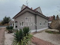 Eladó családi ház Baja, 300m2