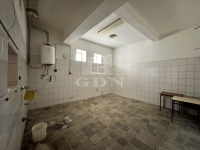 Nagybaracska Üzlethelyiség 7