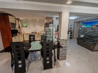 Pécel 家庭别墅 1