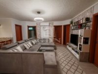 Pécel 双面别墅 9