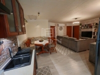 Pécel 双面别墅 23