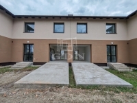 Pécel 双面别墅 4