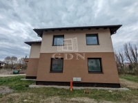 Pécel 双面别墅 1