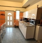 Biatorbágy 双面别墅 0