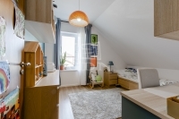 Üllő Совмещенный дом 18