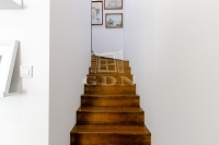 Üllő Совмещенный дом 8