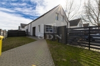 Üllő Совмещенный дом 22