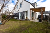 Üllő Совмещенный дом 25